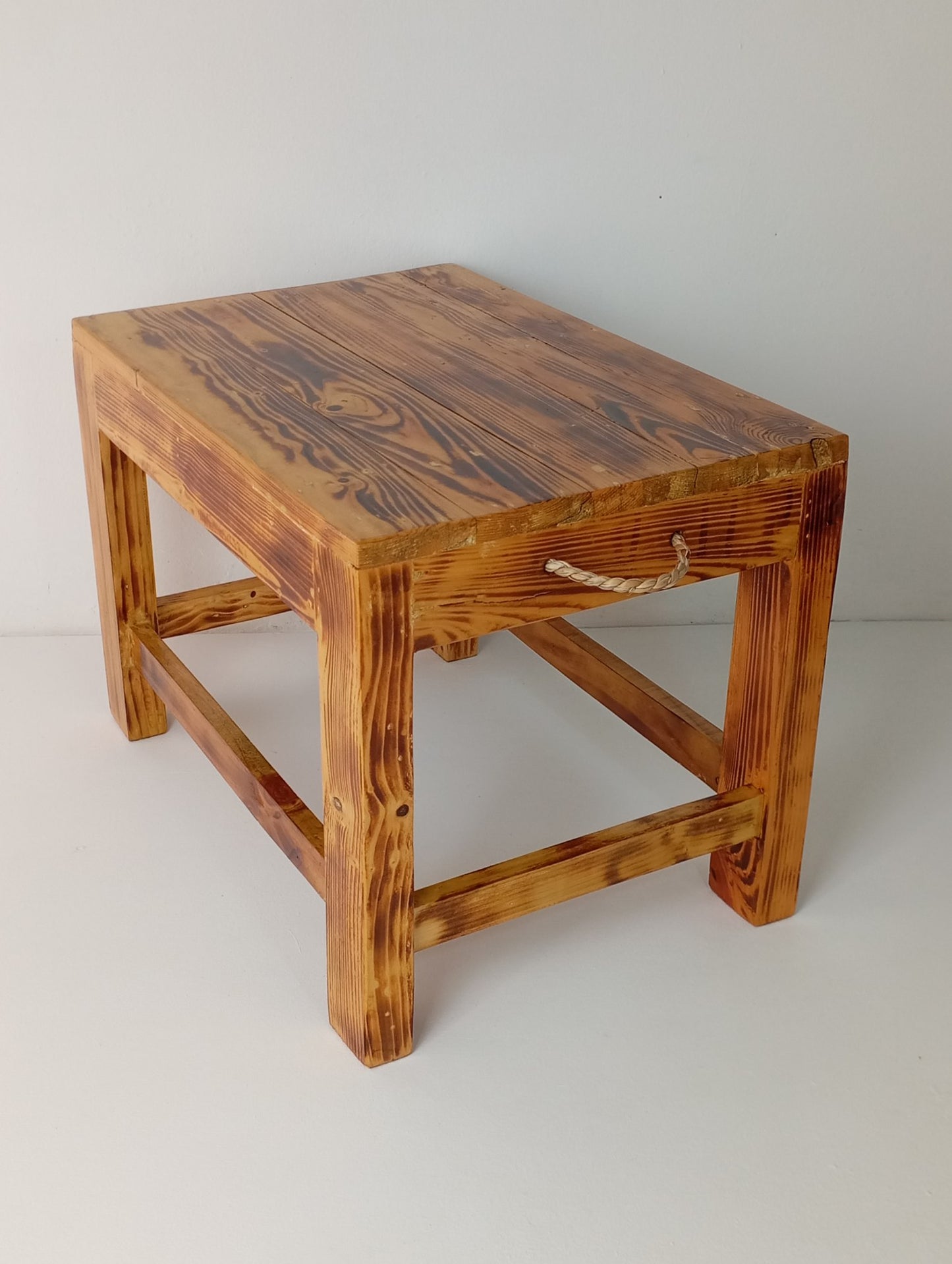 Coffee Table with Rattan Handles โต๊ะกาแฟไม้สนสไตล์รัสติก พร้อมหูจับหวายตกแต่ง