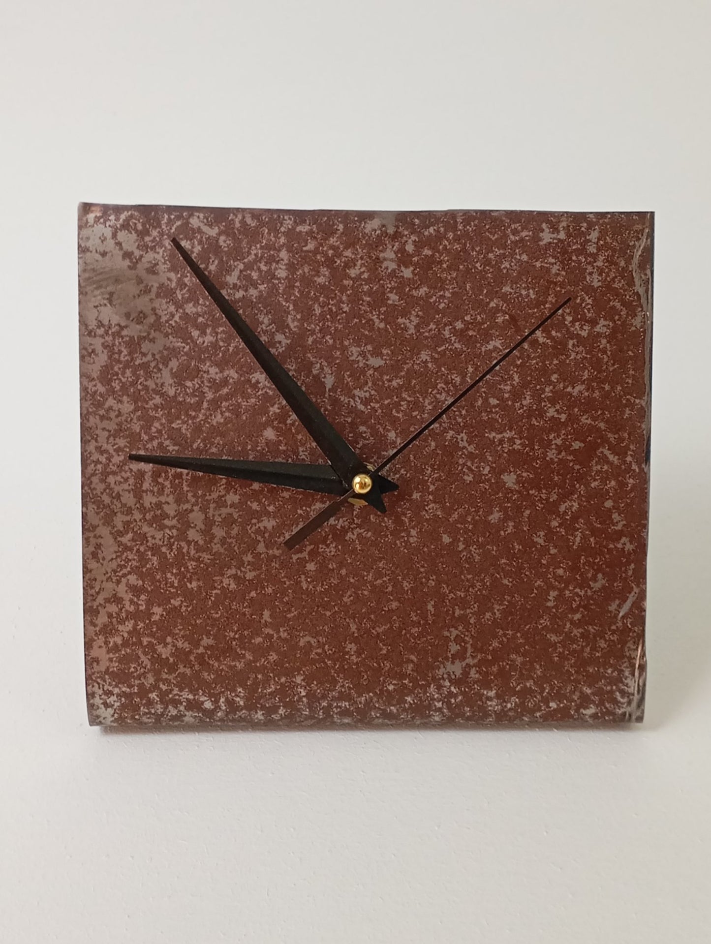 Unusual Clock Metal Stylish Desk Clock นาฬิกาตั้งโต๊ะโลหะ