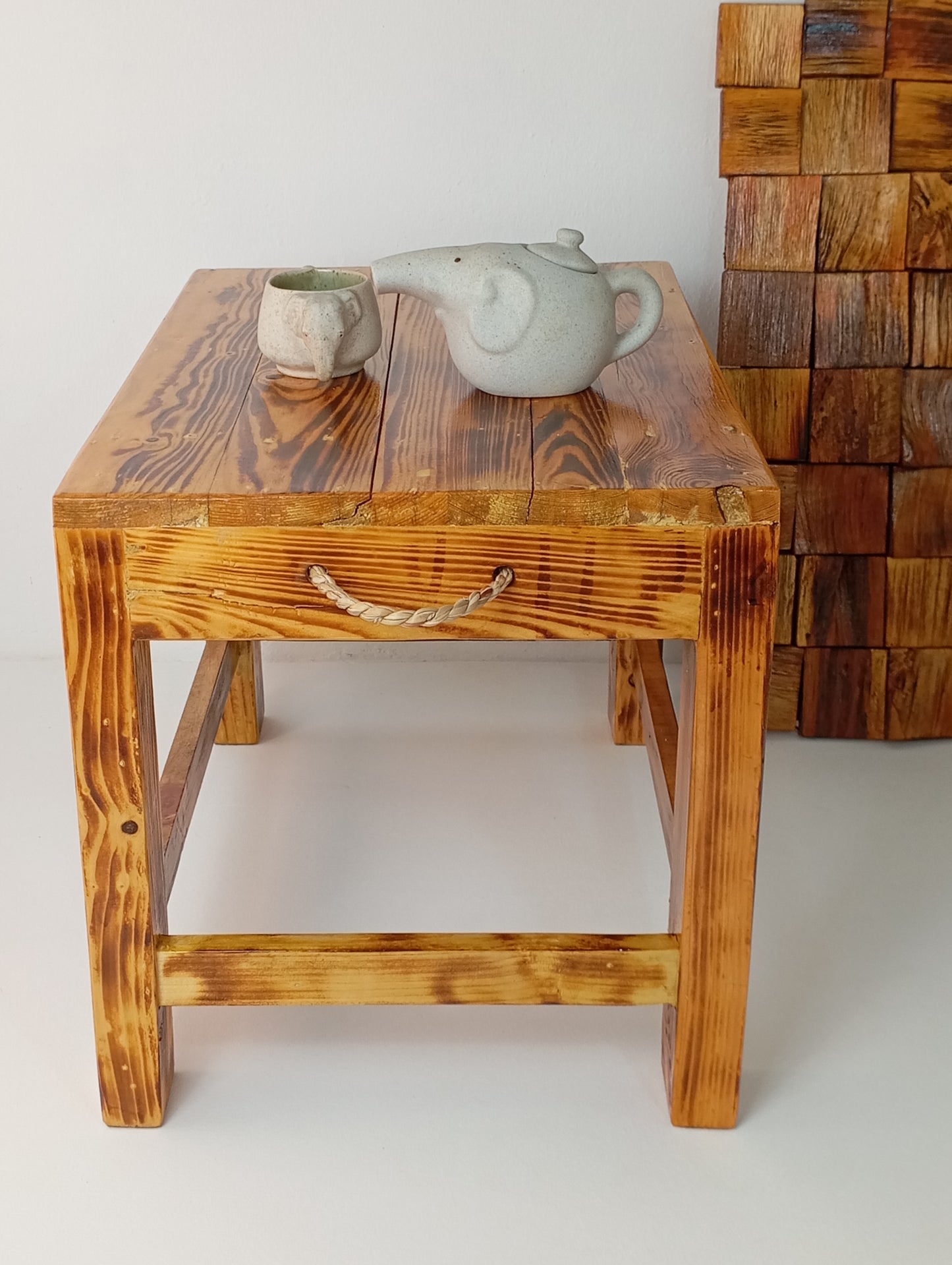 Coffee Table with Rattan Handles โต๊ะกาแฟไม้สนสไตล์รัสติก พร้อมหูจับหวายตกแต่ง