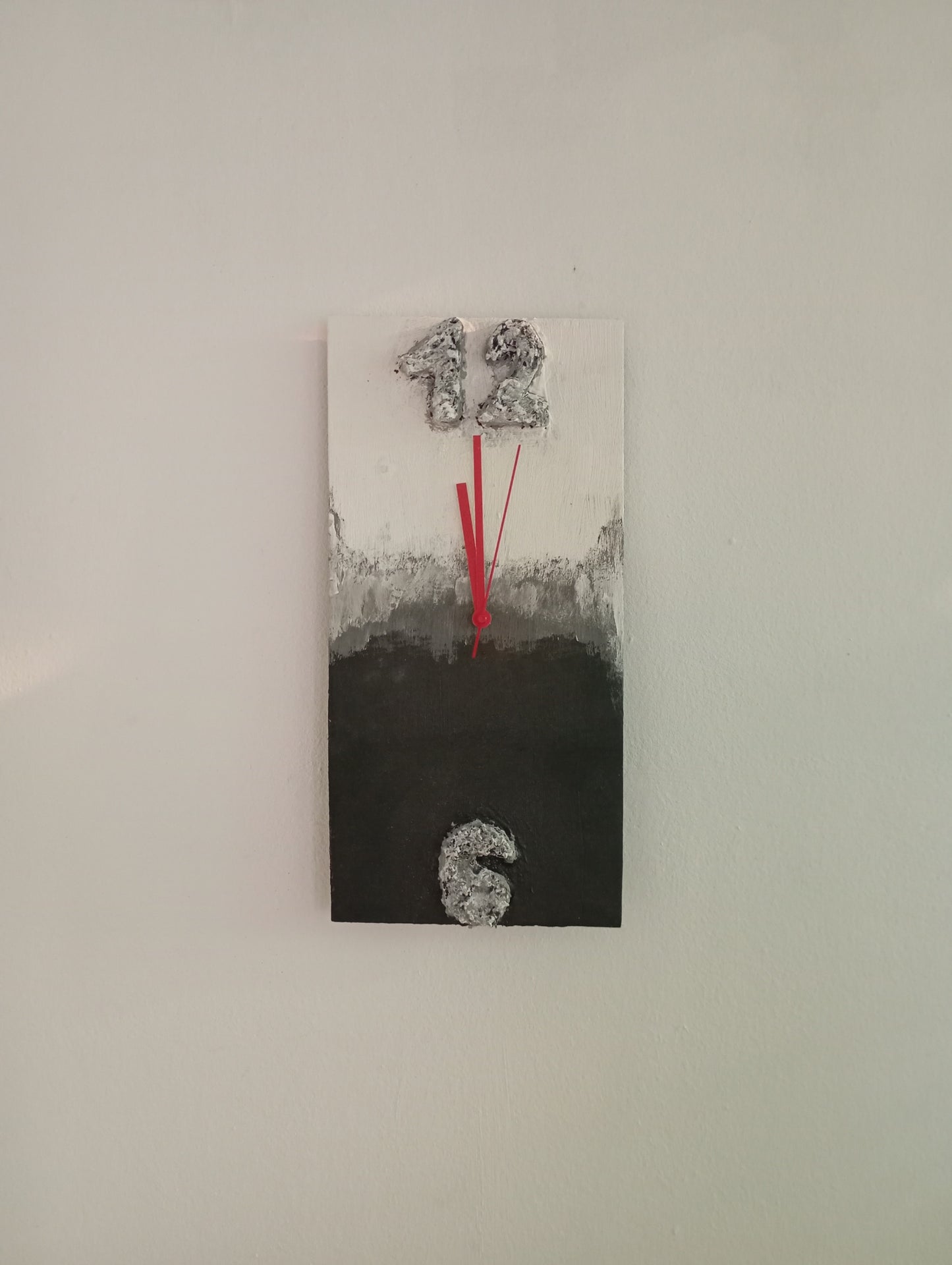 Unusual Clock Black and White Art Wall Clock นาฬิกาแขวนศิลปะขาวดำ