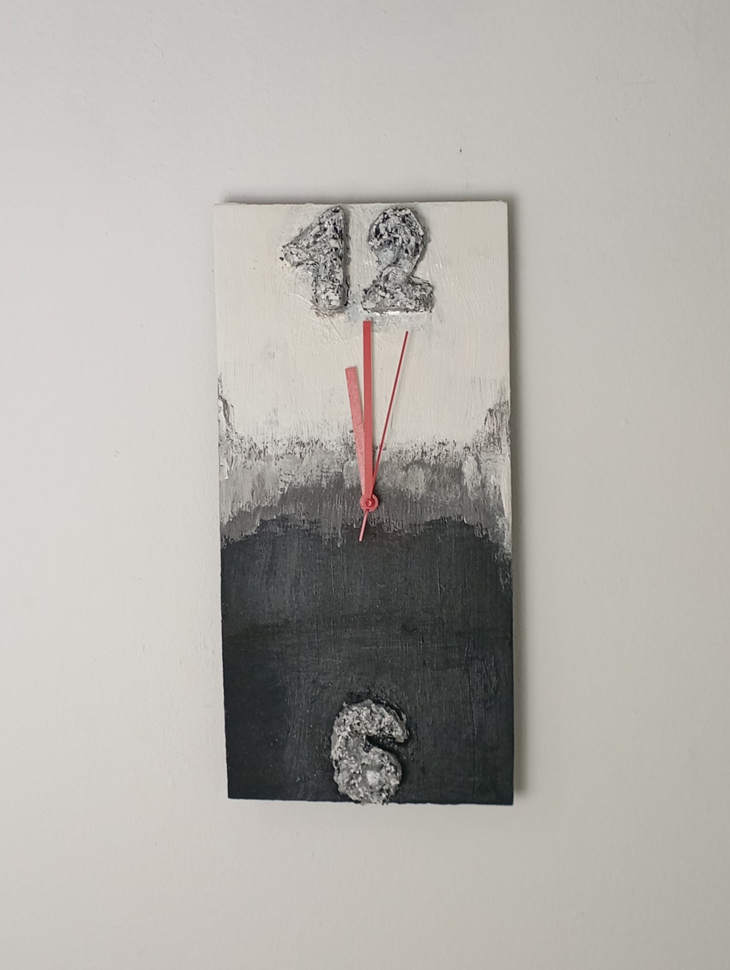 Unusual Clock Black and White Art Wall Clock นาฬิกาแขวนศิลปะขาวดำ