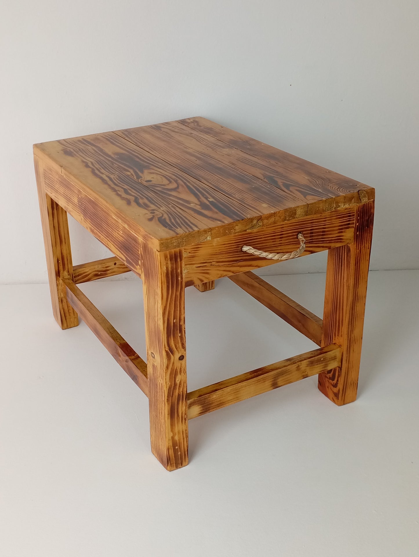 Coffee Table with Rattan Handles โต๊ะกาแฟไม้สนสไตล์รัสติก พร้อมหูจับหวายตกแต่ง