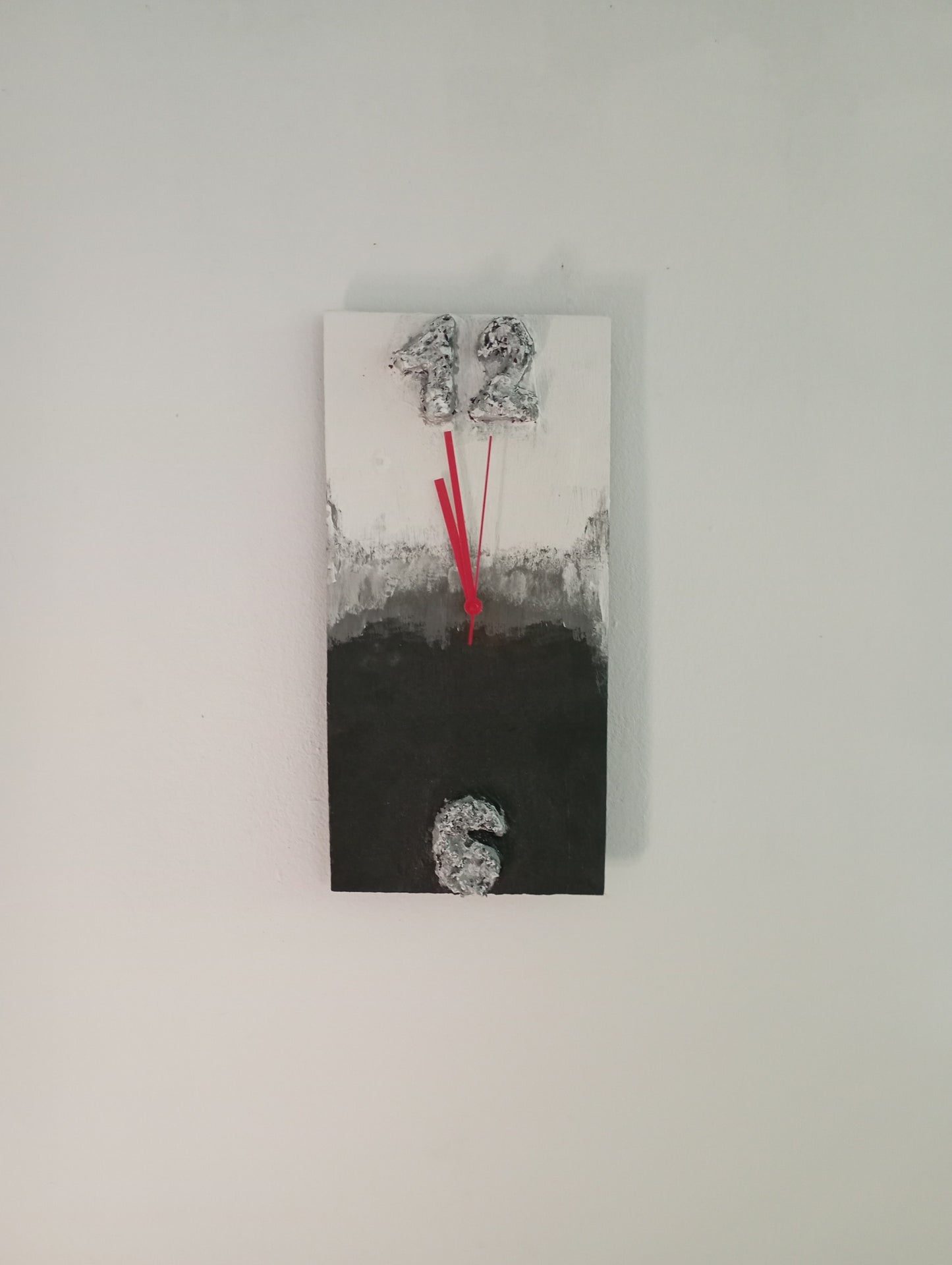 Unusual Clock Black and White Art Wall Clock นาฬิกาแขวนศิลปะขาวดำ