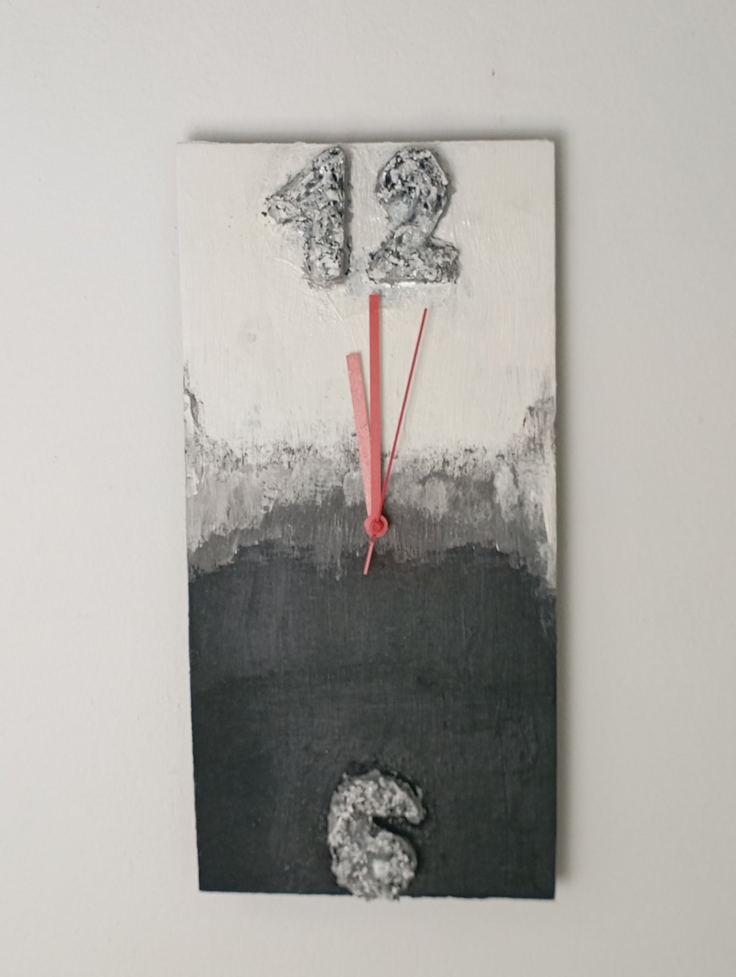 Unusual Clock Black and White Art Wall Clock นาฬิกาแขวนศิลปะขาวดำ