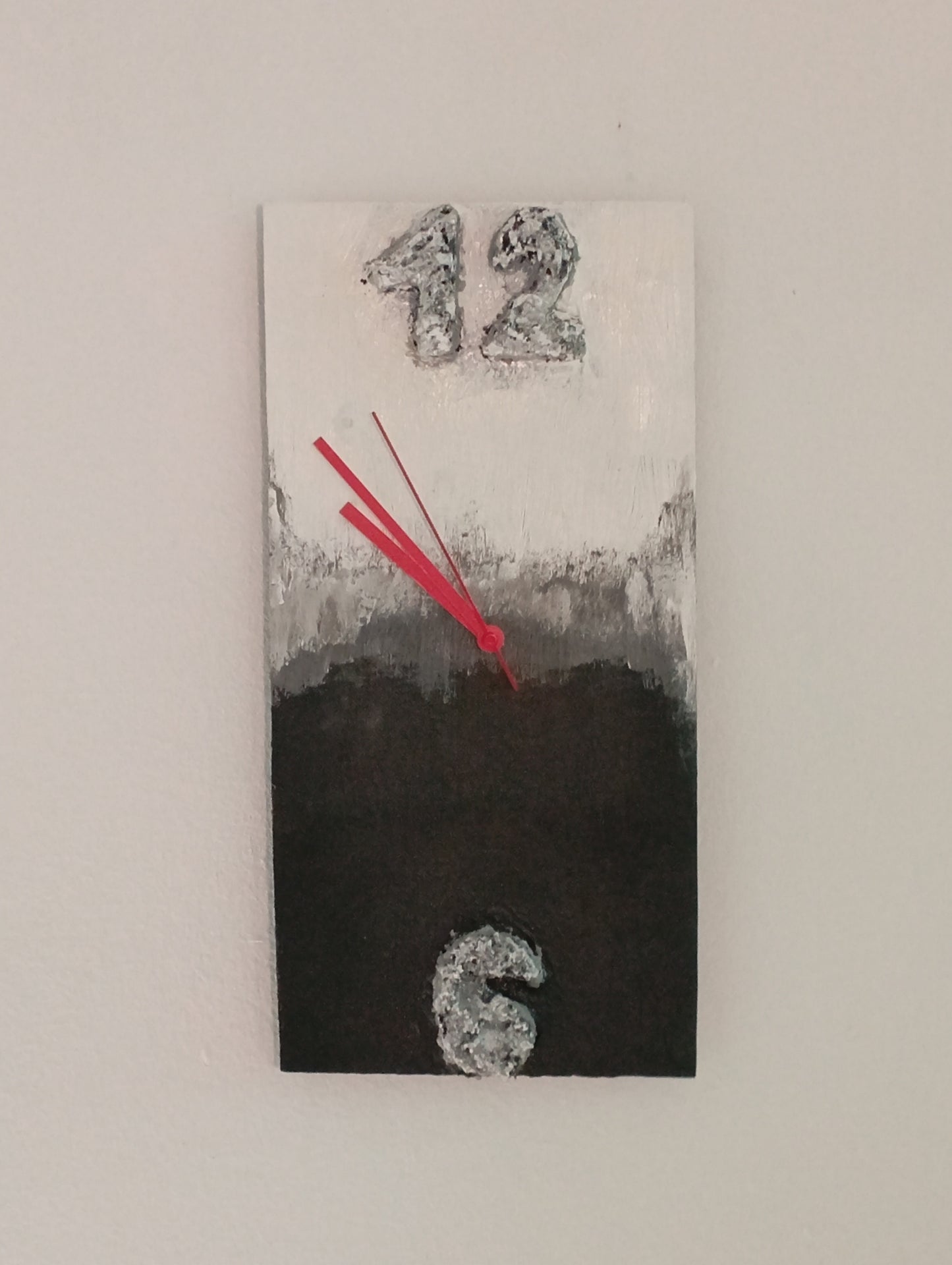 Unusual Clock Black and White Art Wall Clock นาฬิกาแขวนศิลปะขาวดำ