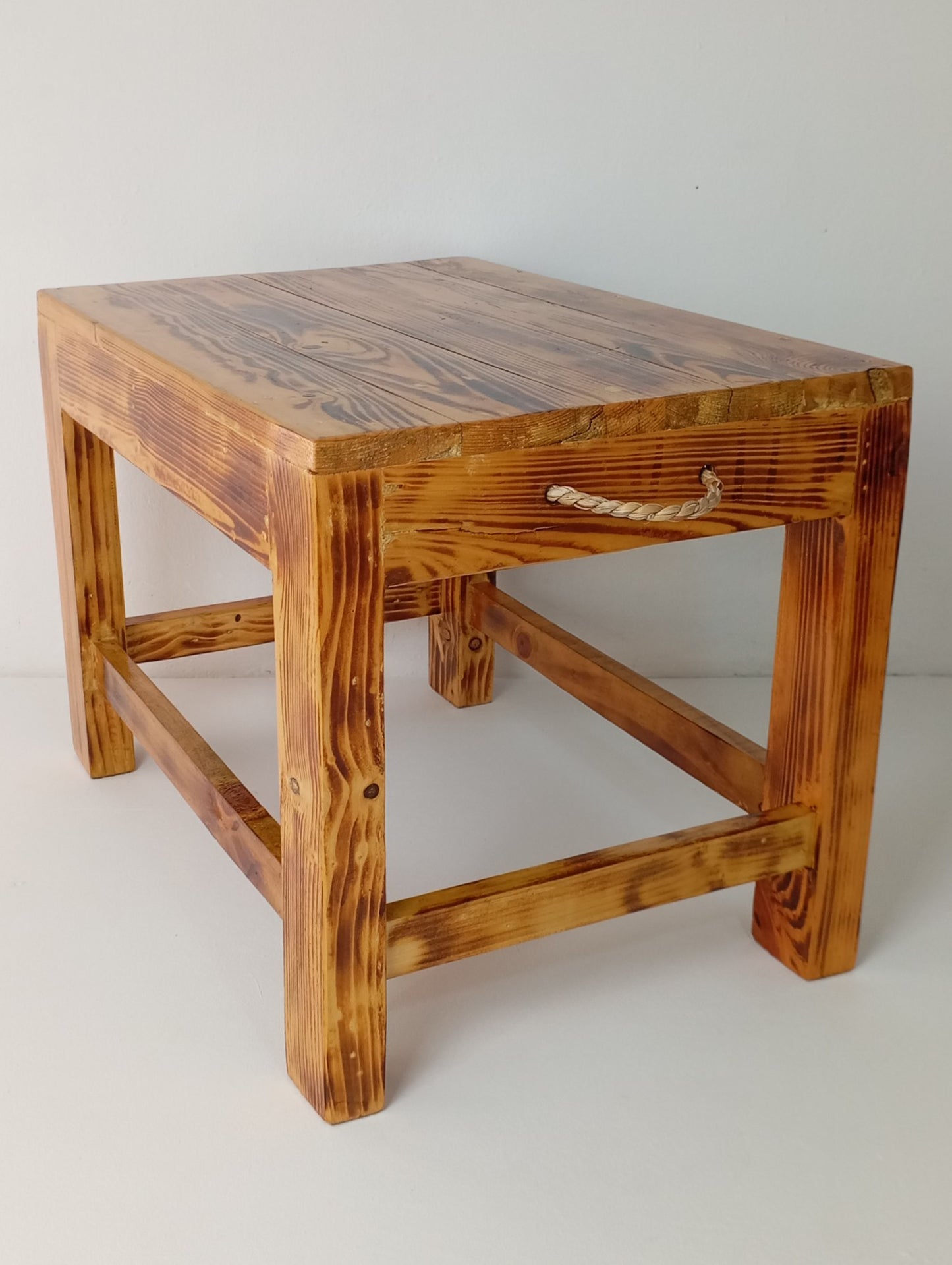 Coffee Table with Rattan Handles โต๊ะกาแฟไม้สนสไตล์รัสติก พร้อมหูจับหวายตกแต่ง