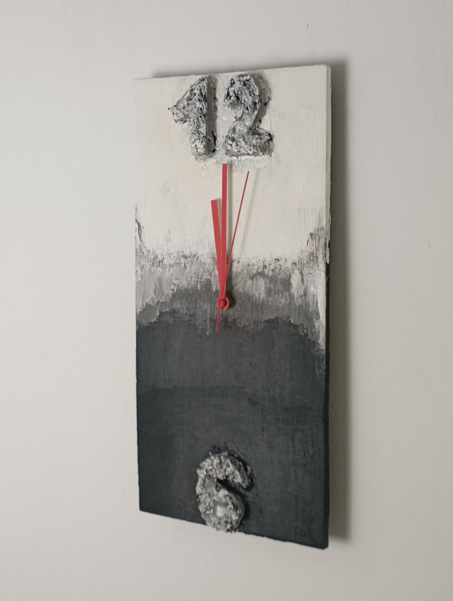 Unusual Clock Black and White Art Wall Clock นาฬิกาแขวนศิลปะขาวดำ