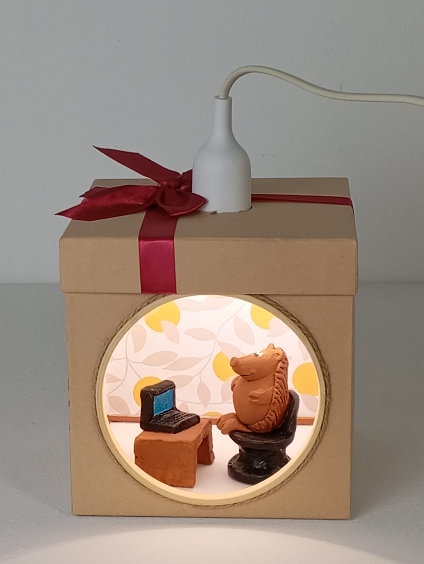 Lamp “Hedgehog with Laptop”โคมไฟตั้งโต๊ะ “เม่นน้อยกับแล็ปท็อป”