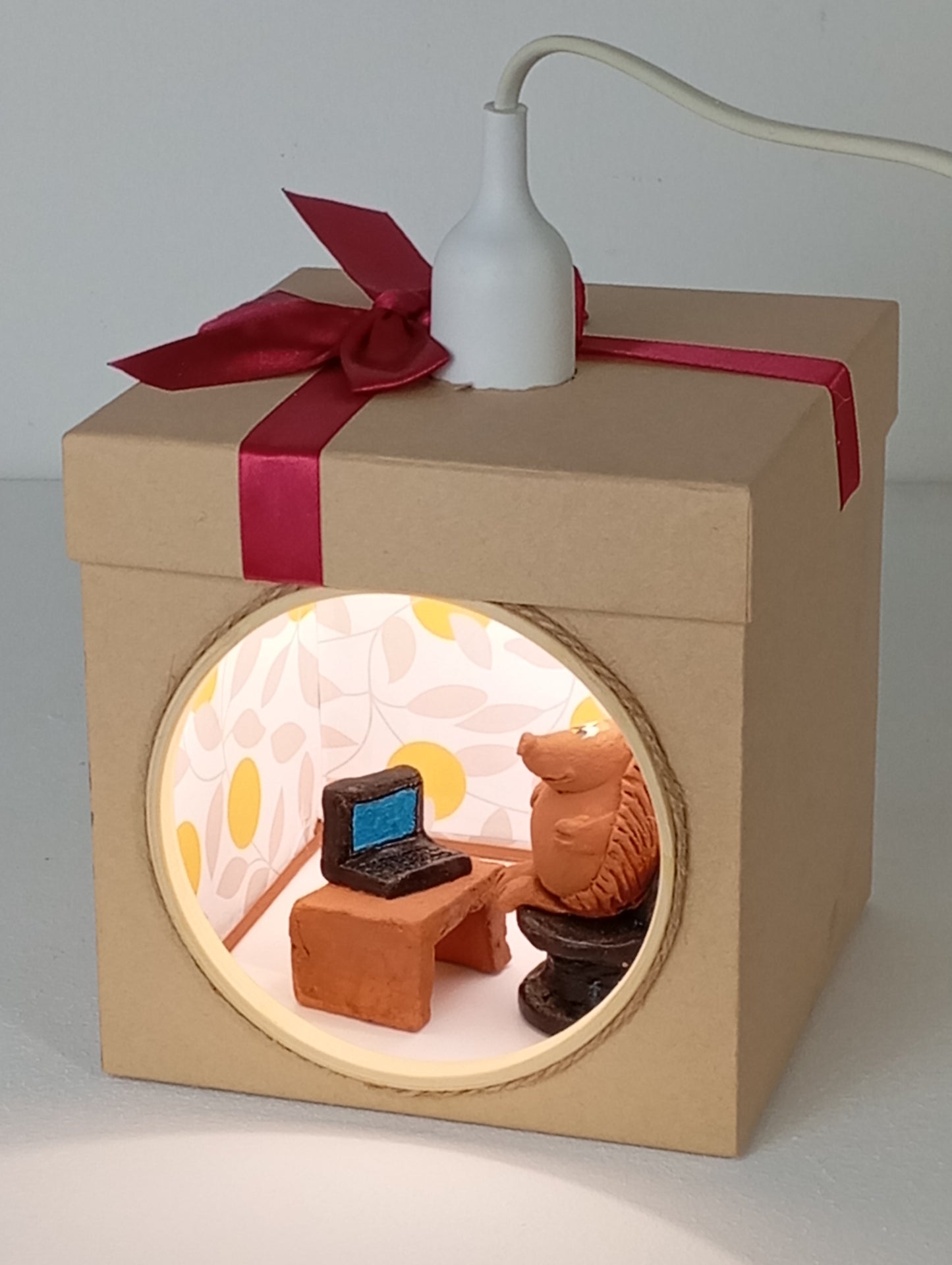 Lamp “Hedgehog with Laptop”โคมไฟตั้งโต๊ะ “เม่นน้อยกับแล็ปท็อป”