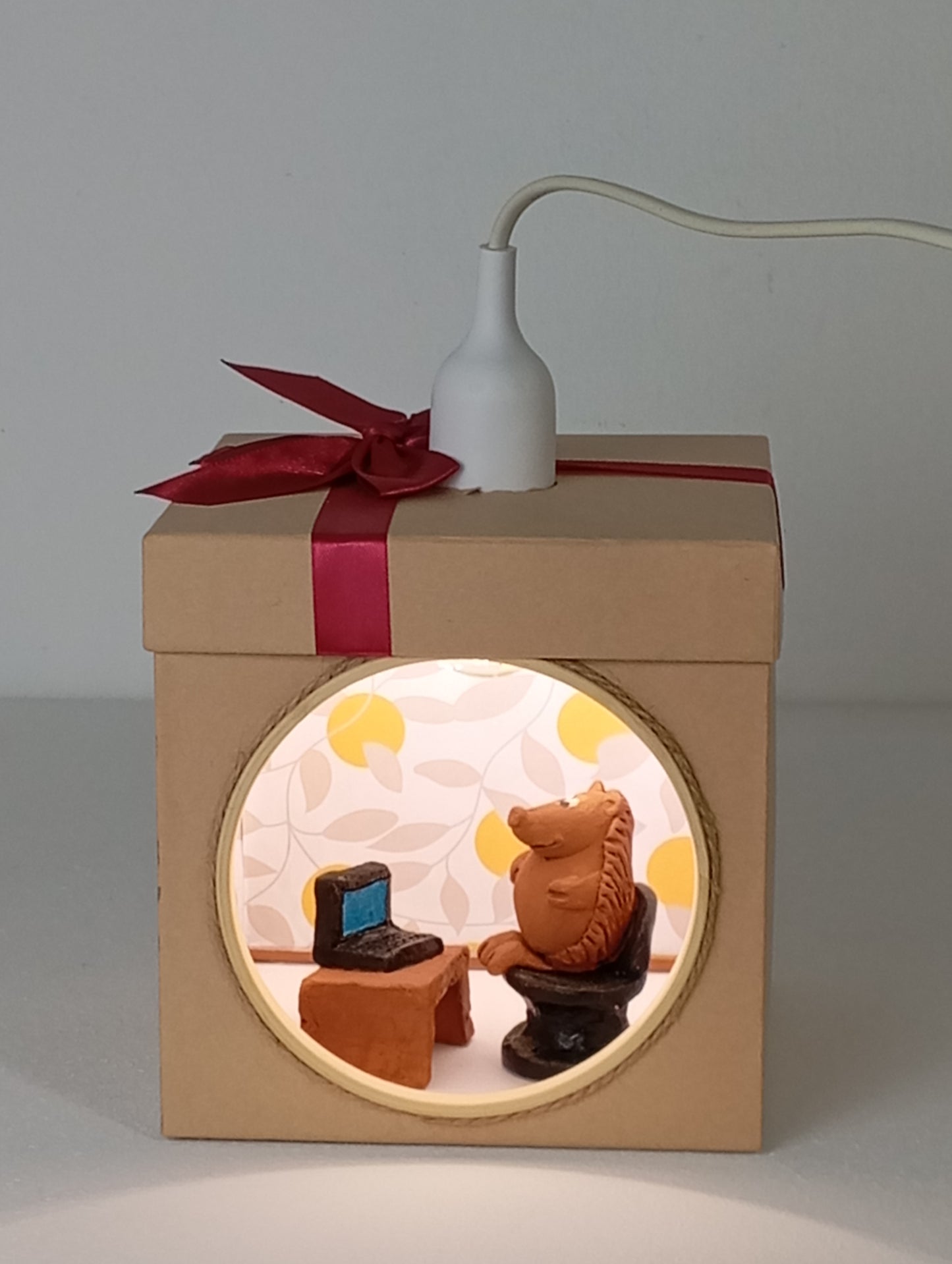 Lamp “Hedgehog with Laptop”โคมไฟตั้งโต๊ะ “เม่นน้อยกับแล็ปท็อป”