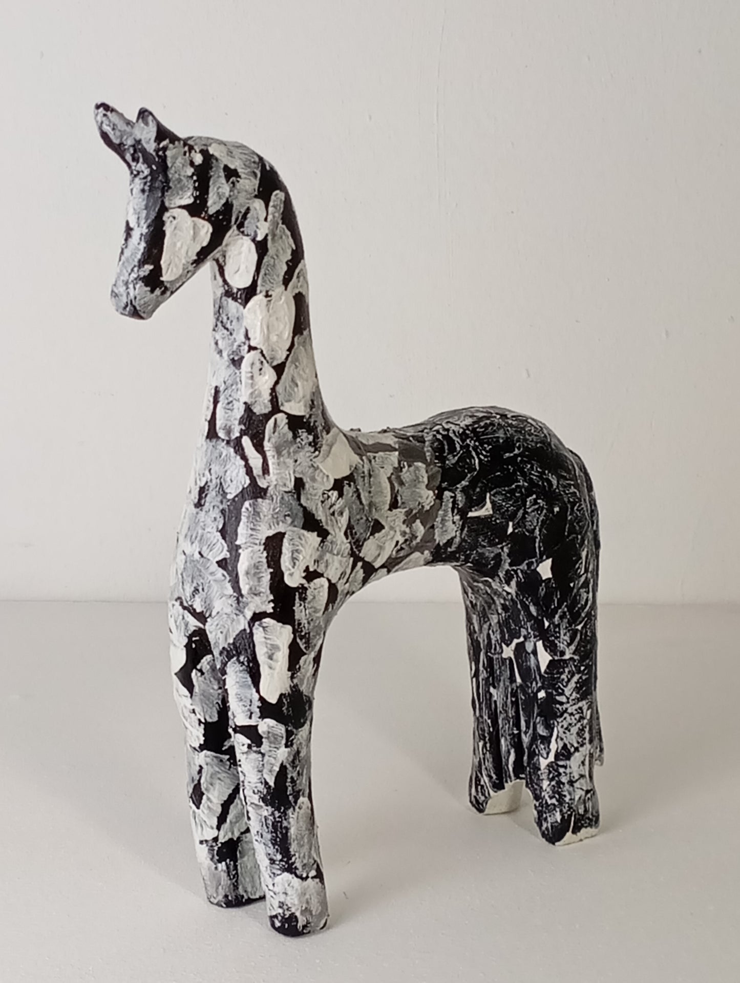 Wooden Horse Figurine in Black and White Style รูปปั้นม้าไม้สไตล์ขาวดำ