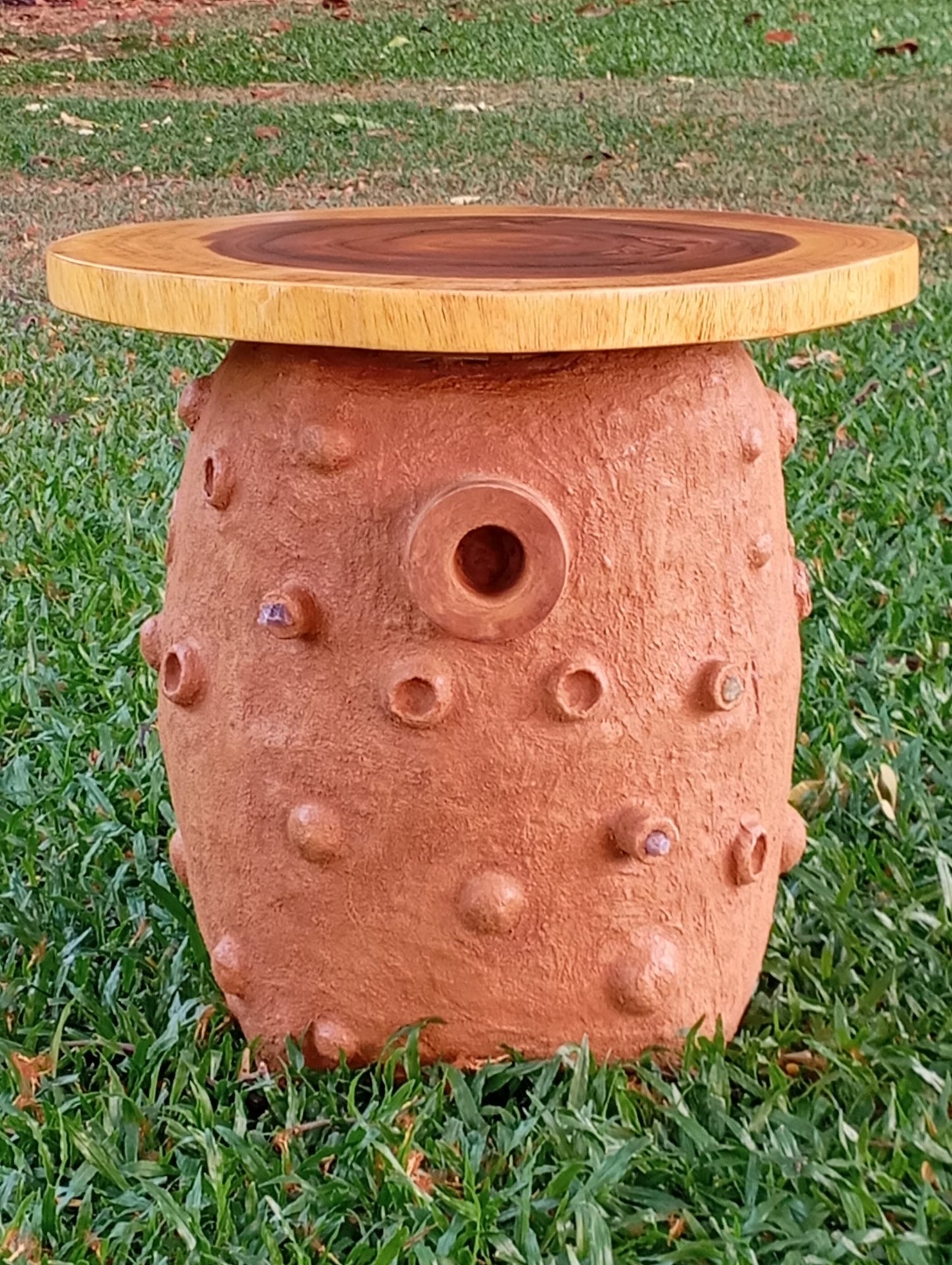 Coffee Table Art "Gem-Powered Vessel" โต๊ะกาแฟ “ยานอัญมณี”