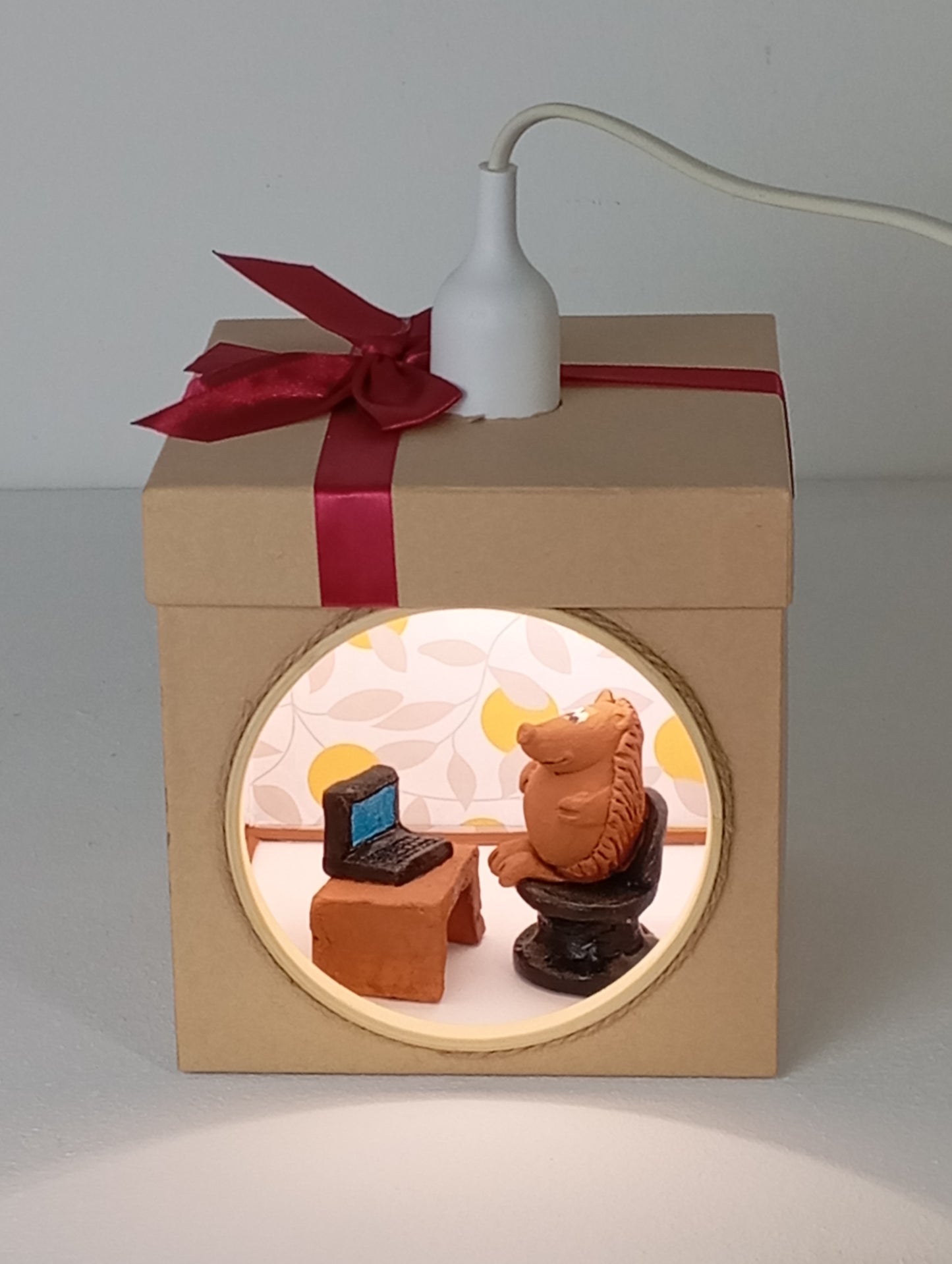 Lamp “Hedgehog with Laptop”โคมไฟตั้งโต๊ะ “เม่นน้อยกับแล็ปท็อป”