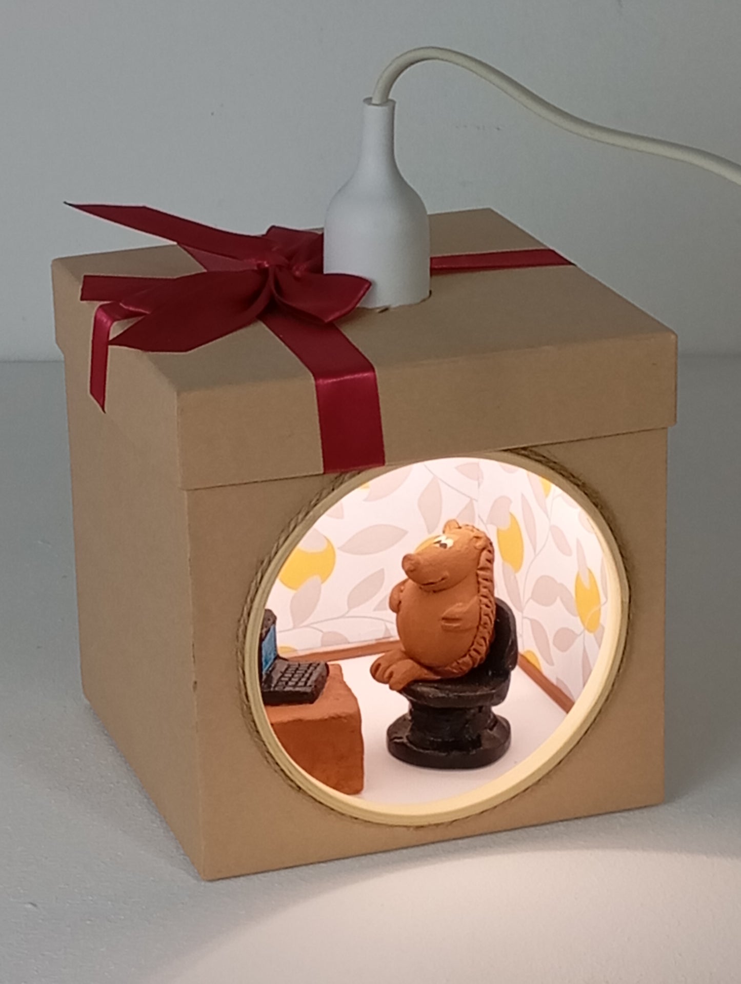 Lamp “Hedgehog with Laptop”โคมไฟตั้งโต๊ะ “เม่นน้อยกับแล็ปท็อป”